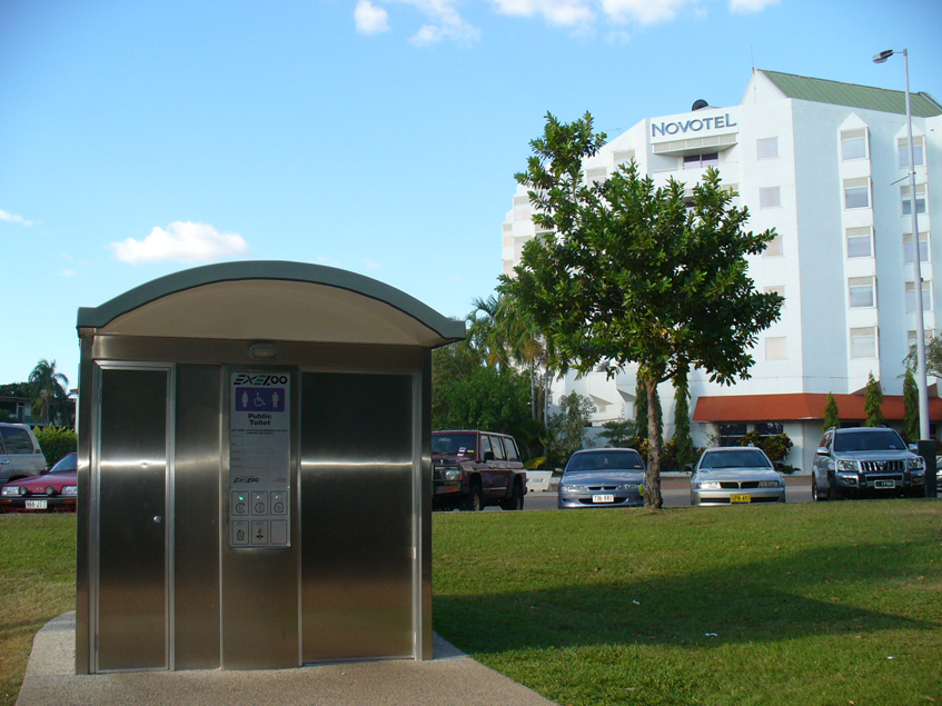 Parking along Knuckey Street Darwin opposiste the Esplanade and Char Restaurant